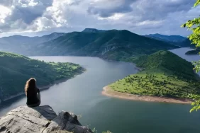 Tek Başına Seyahat Edenler İçin Güvenli Rota Rehberi