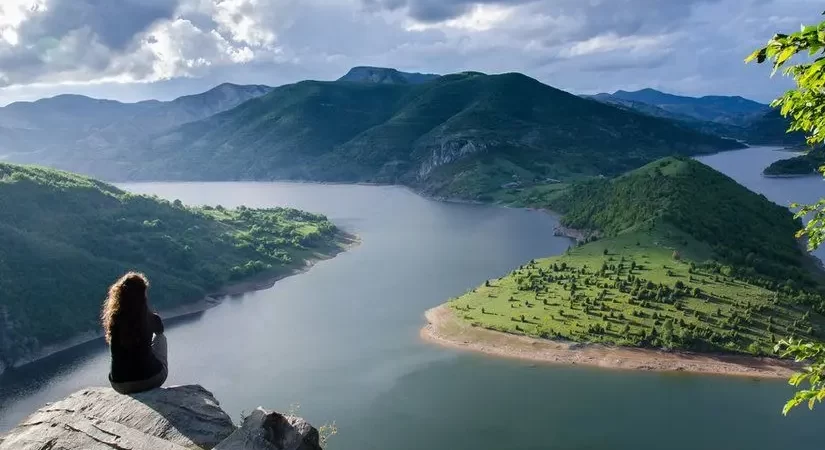 Tek Başına Seyahat Edenler İçin Güvenli Rota Rehberi